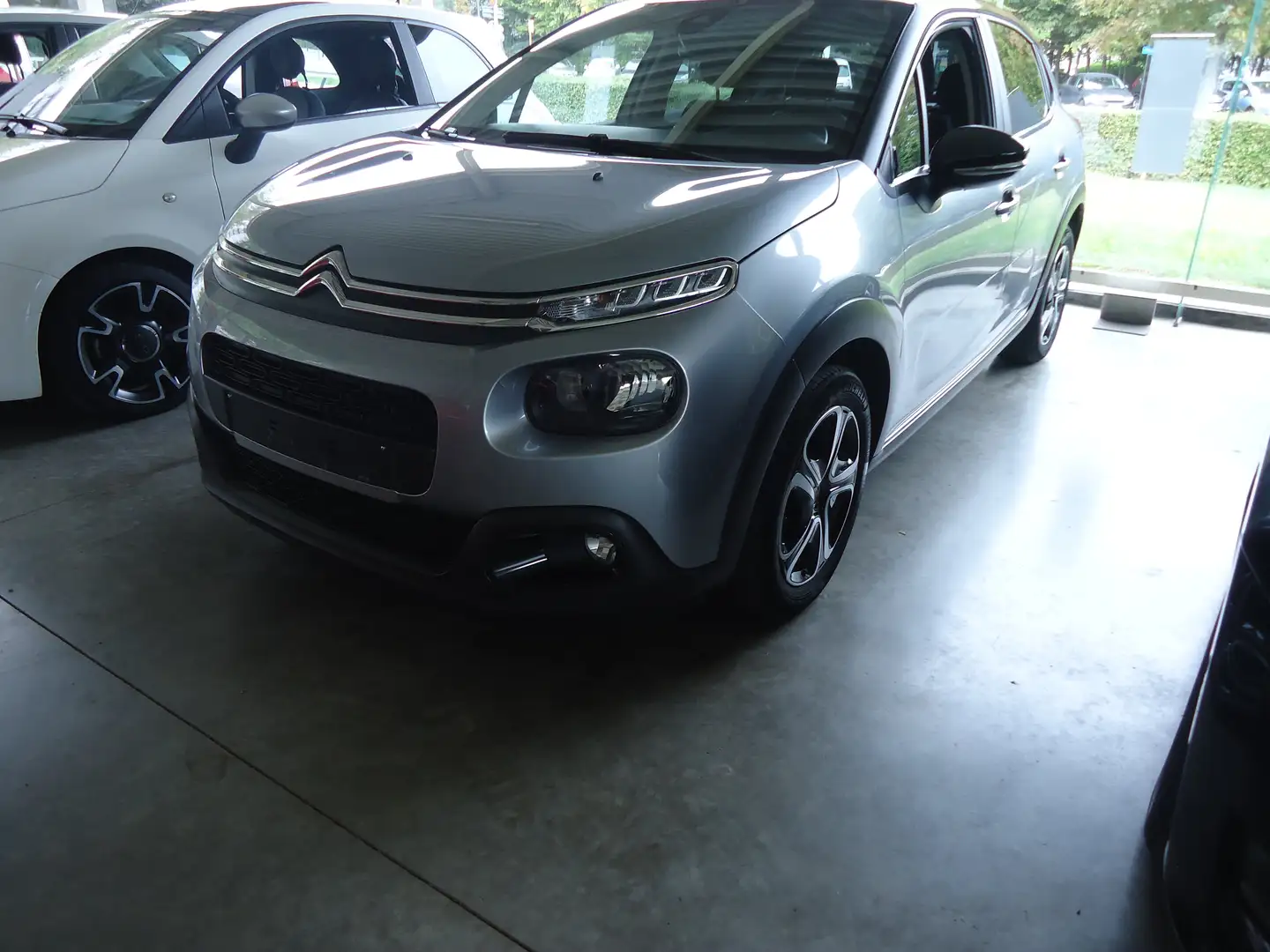 Citroen C3 C3 Pure Tech 83 S Grau - 1