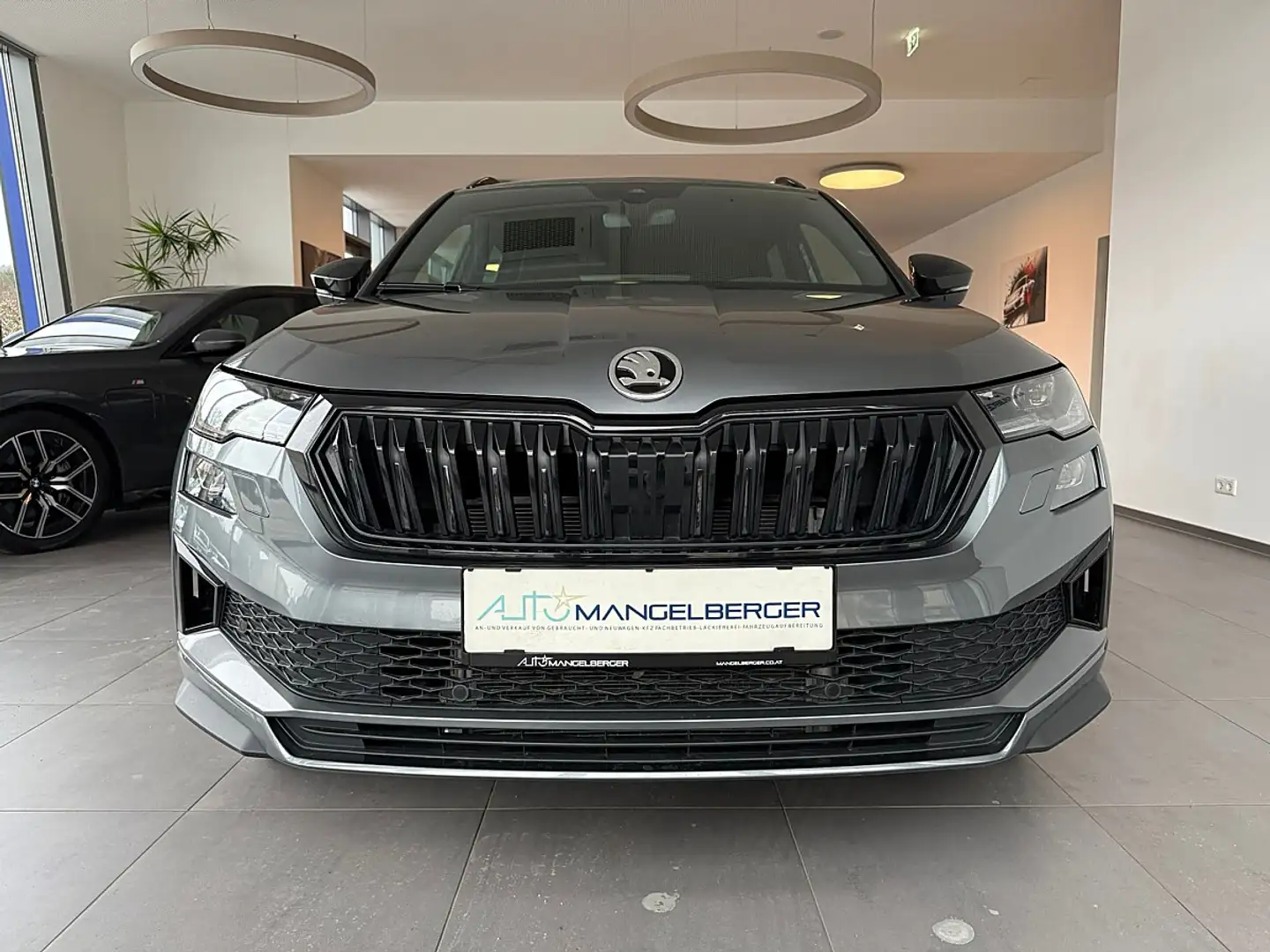 Skoda Karoq 1,5 TSI ACT DSG Sportline Grau - 2