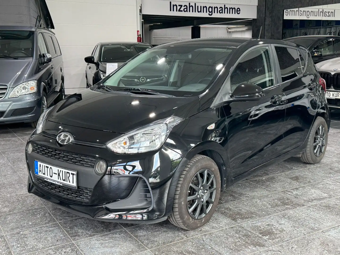 Hyundai i10 1,0i*Trend*Klima*Shz*1.Hand*LPG Gasanlage Schwarz - 2