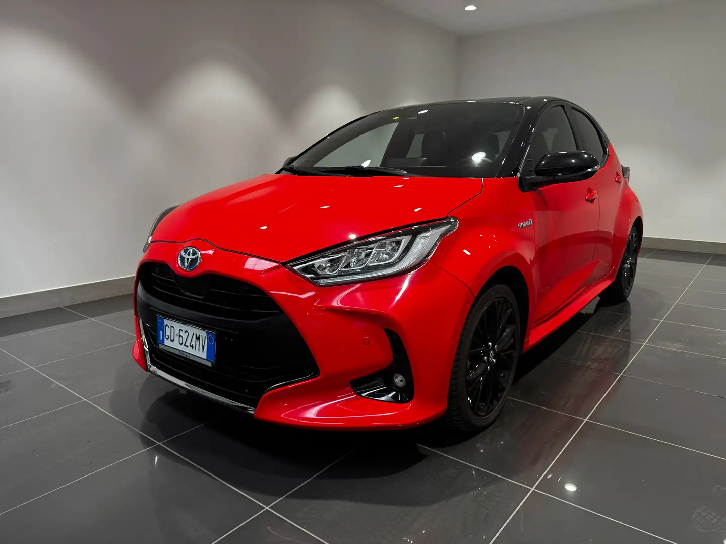 Toyota Yaris Yaris 1.5h Premiere Červená - 1