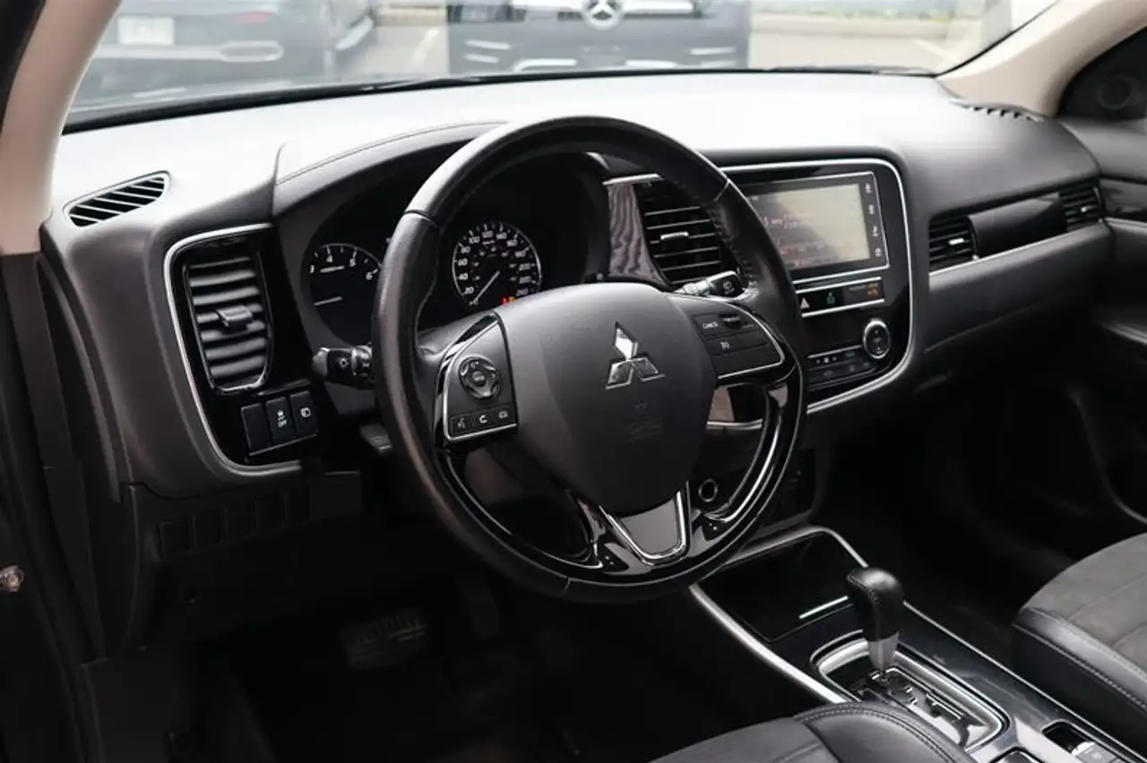Mitsubishi Outlander снимка Mitsubishi Outlander