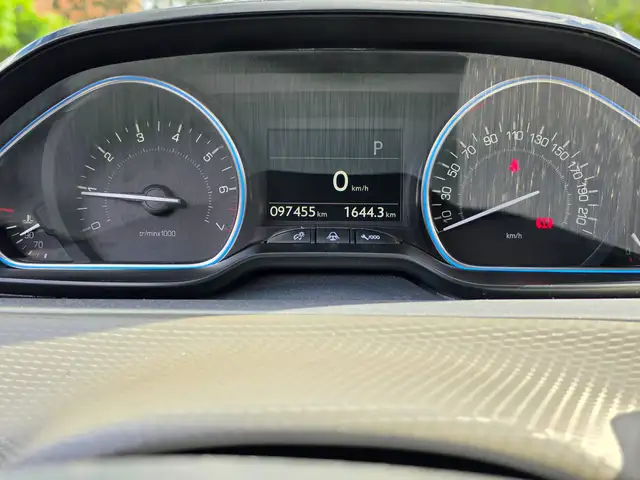 Peugeot 2008 view 12