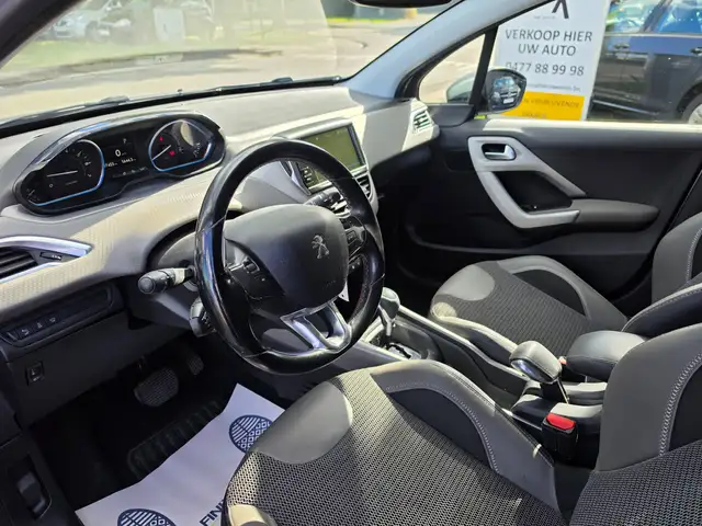 Peugeot 2008 view 9