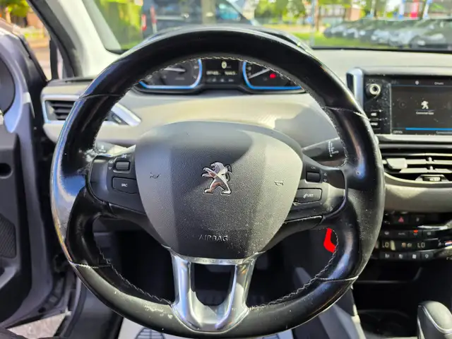 Peugeot 2008 view 11