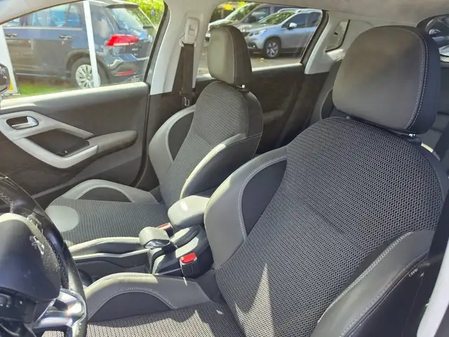 Peugeot 2008 view 10