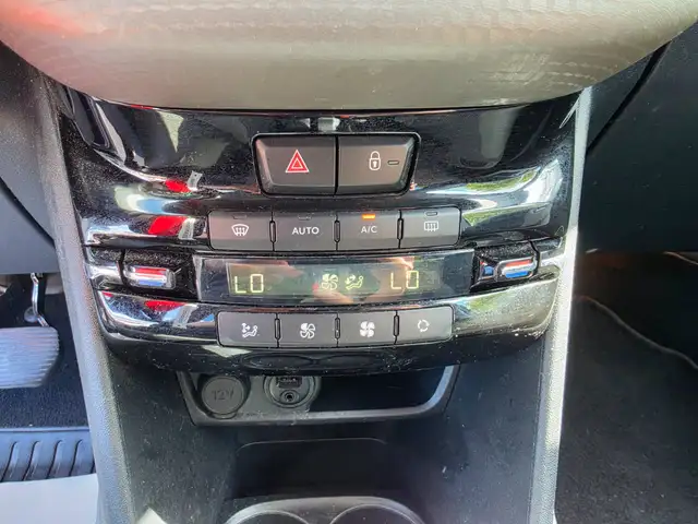 Peugeot 2008 view 14