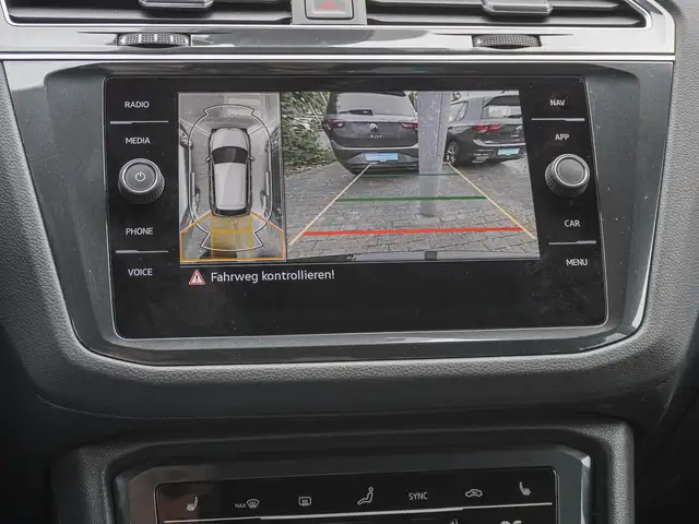 Volkswagen Tiguan view 13