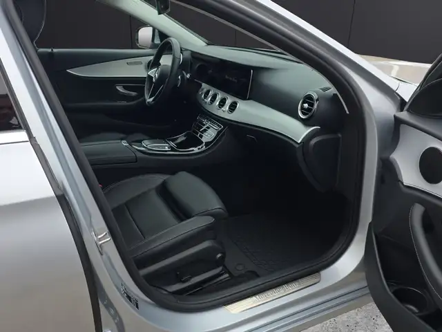 Mercedes-Benz E-Class view 6