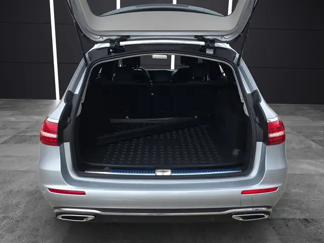 Mercedes-Benz E-Class view 8