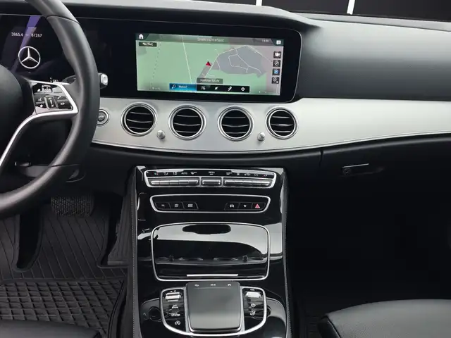 Mercedes-Benz E-Class view 12