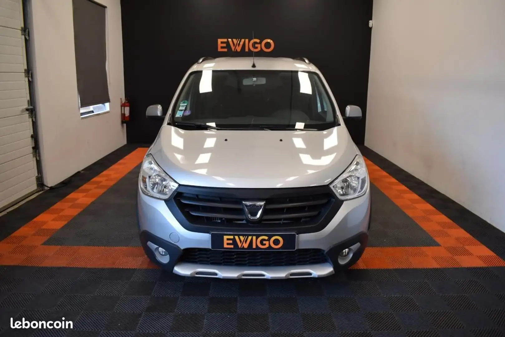 Dacia Lodgy STEPWAY 1.2 TCE 115ch GARANTIE 6 A 36 MOIS Gris - 2