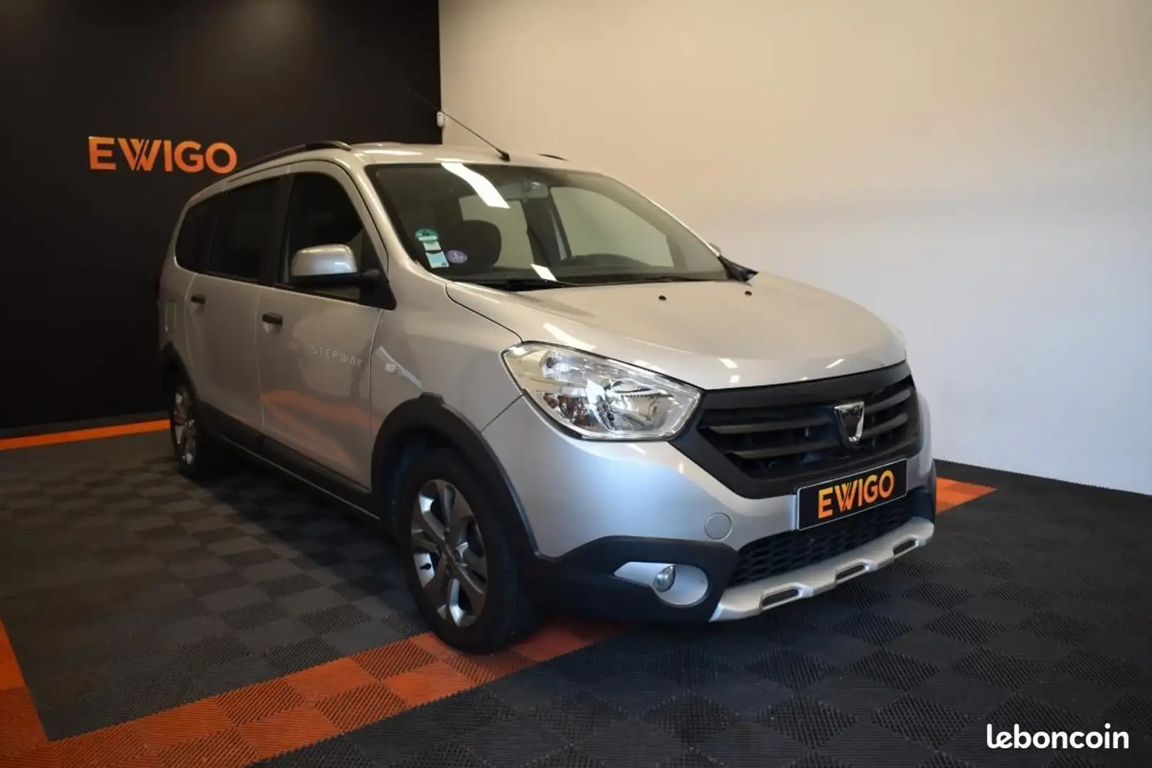 Dacia Lodgy STEPWAY 1.2 TCE 115ch GARANTIE 6 A 36 MOIS Gris - 1