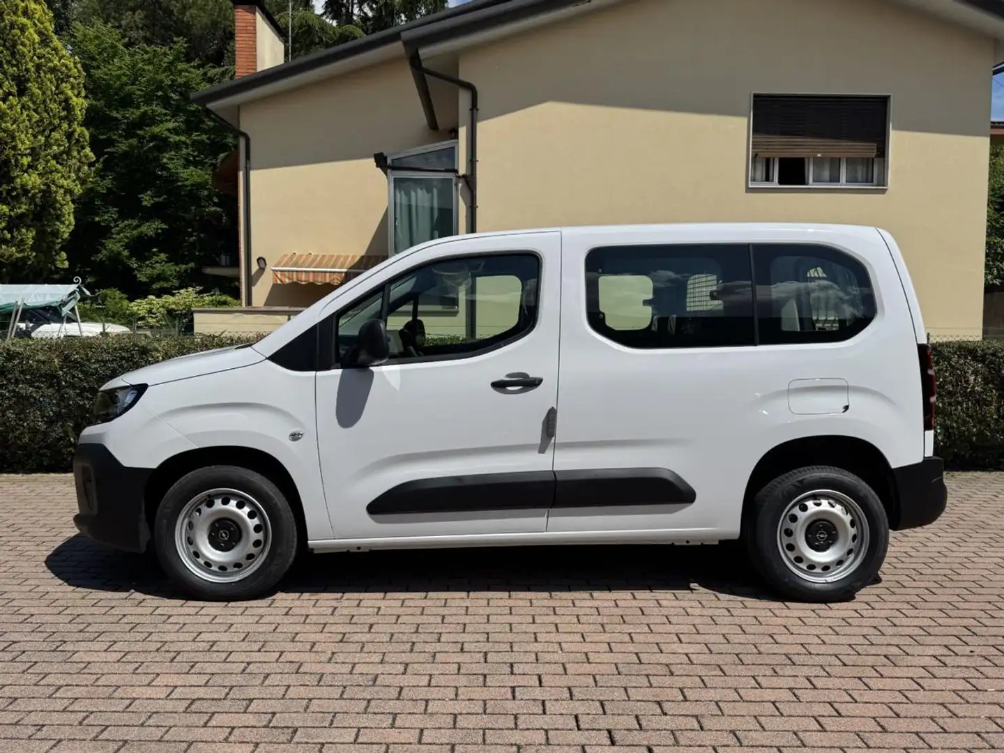 Opel Combo Life 1.5D 100 CV S&S MT6 Edition Plus N1 Bílá - 1