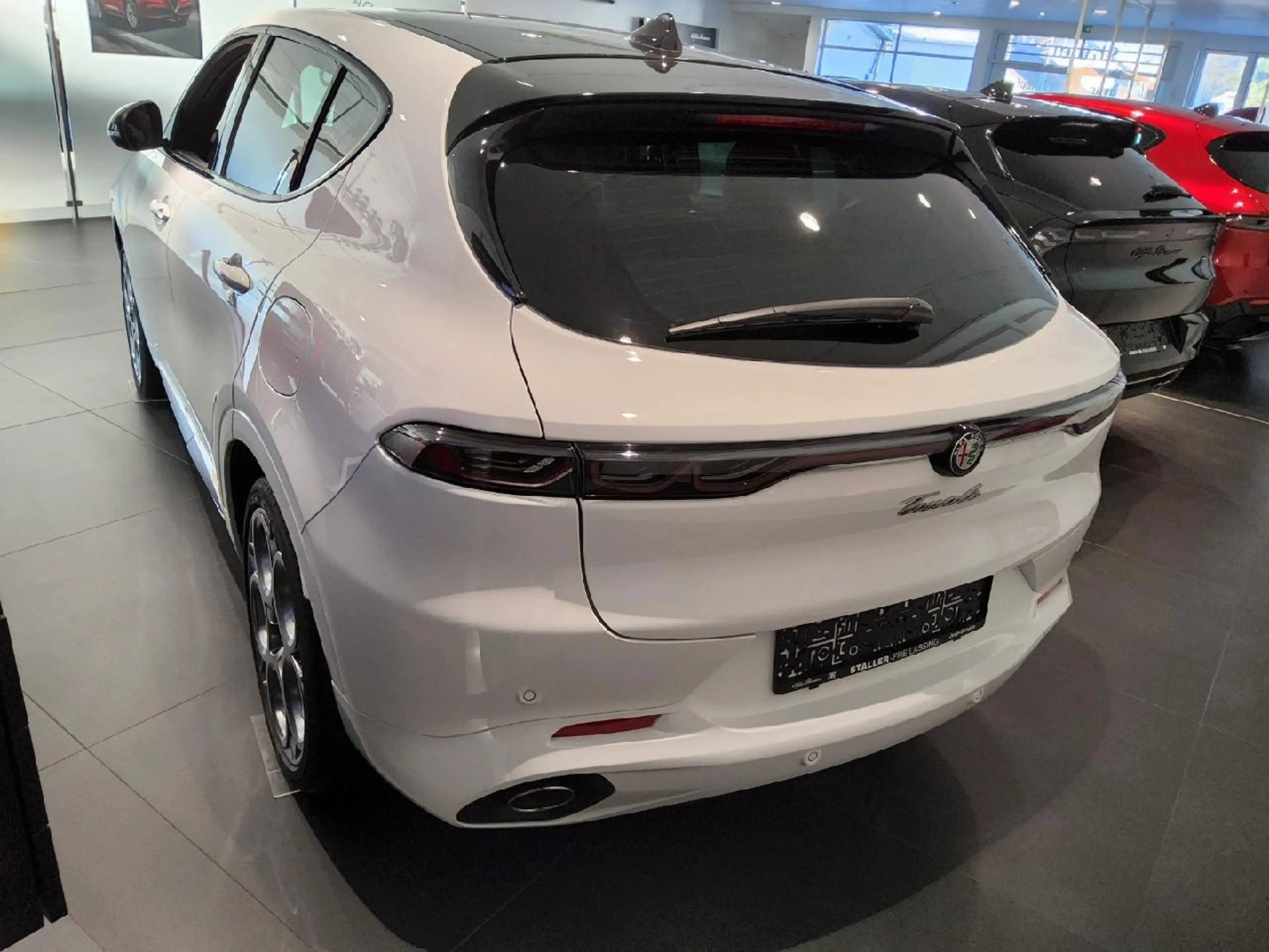 Alfa Romeo Tonale Tributo Italiano Plug-In-Hybrid AWD — photo 4