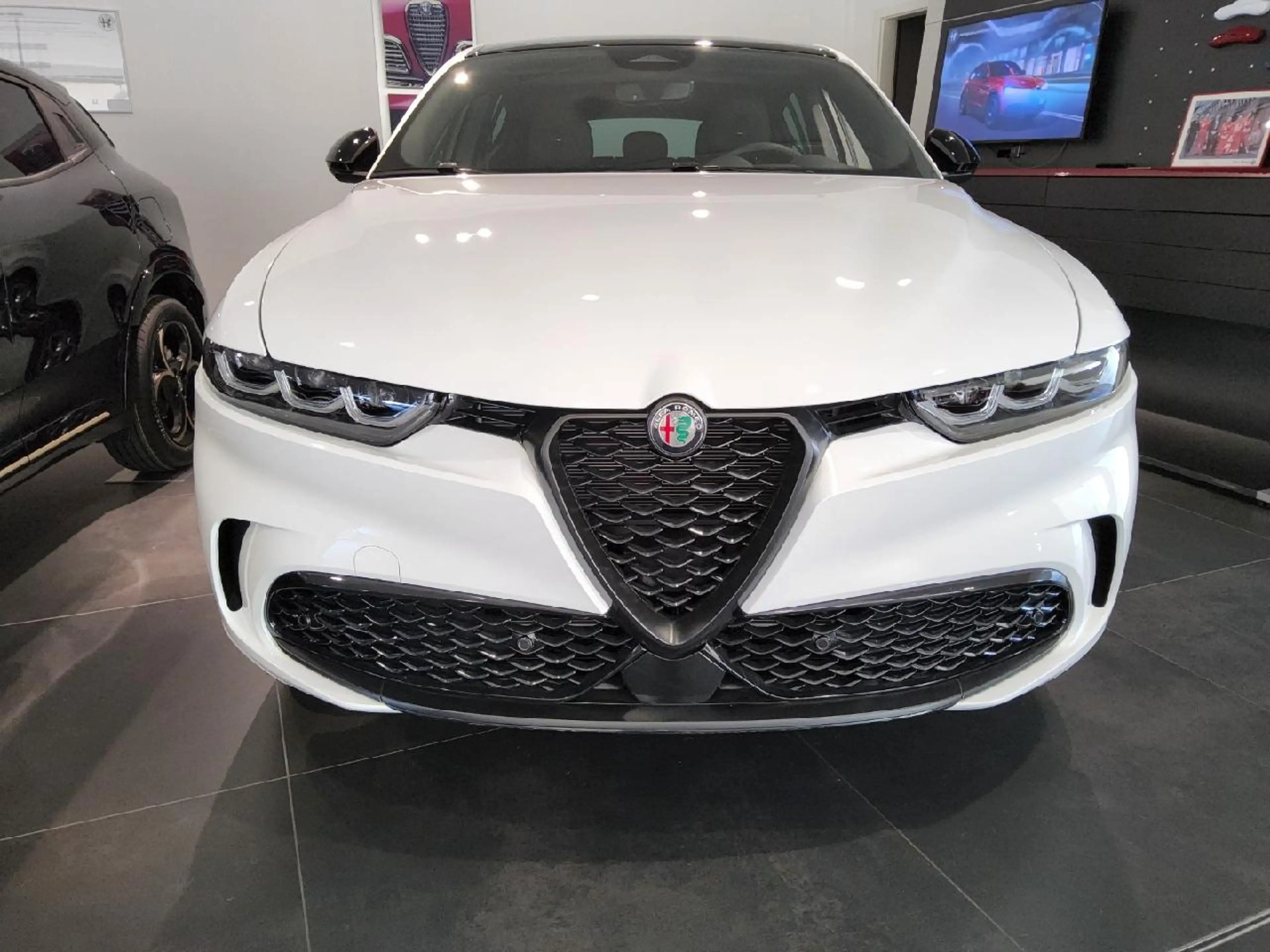 Alfa Romeo Tonale Tributo Italiano Plug-In-Hybrid AWD — photo 3