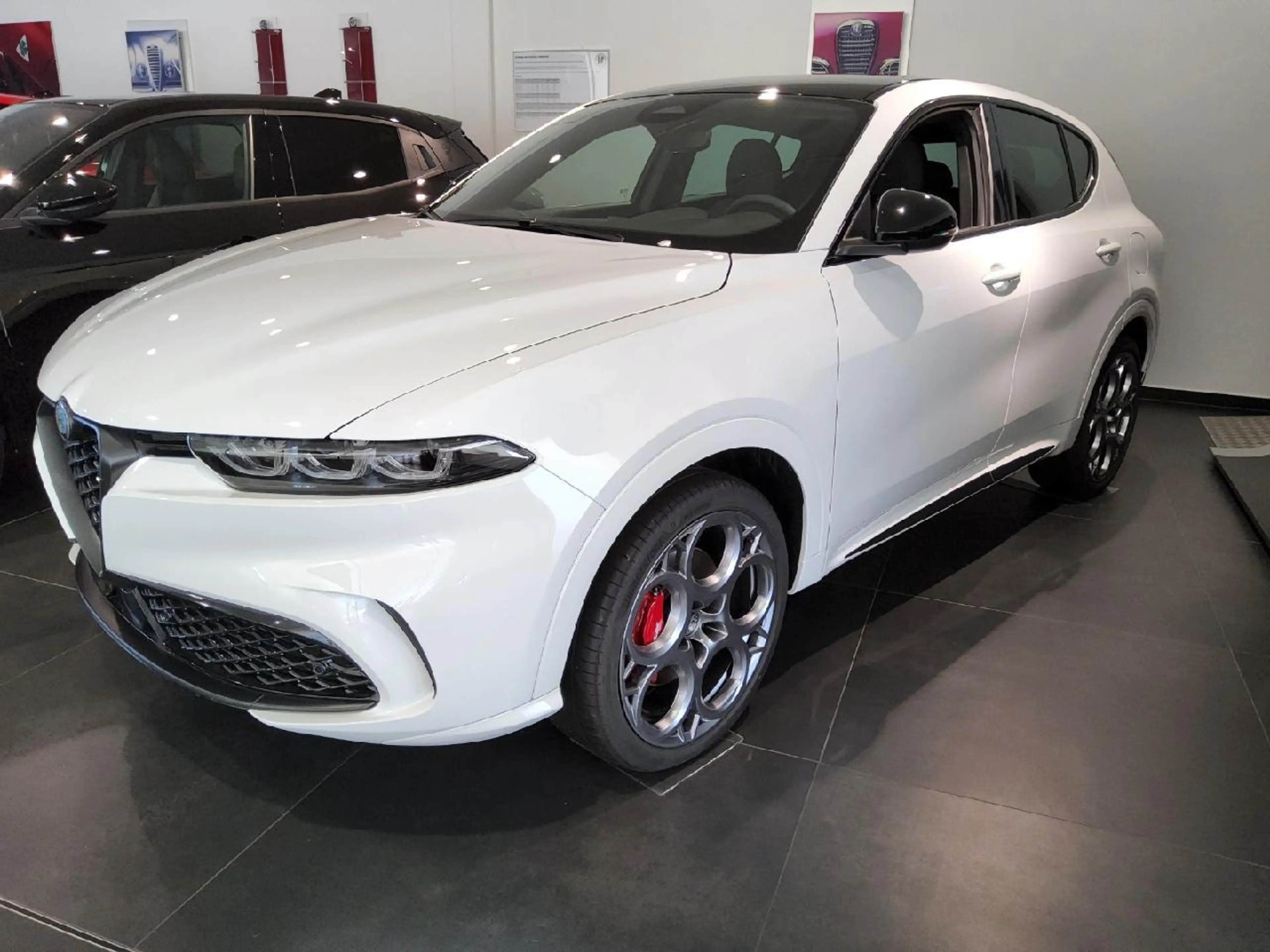 Alfa Romeo Tonale Tributo Italiano Plug-In-Hybrid AWD — photo 2