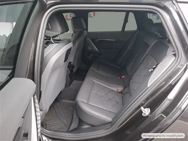 BMW 5 Series view 10