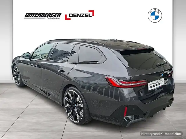 BMW 5 Series view 4