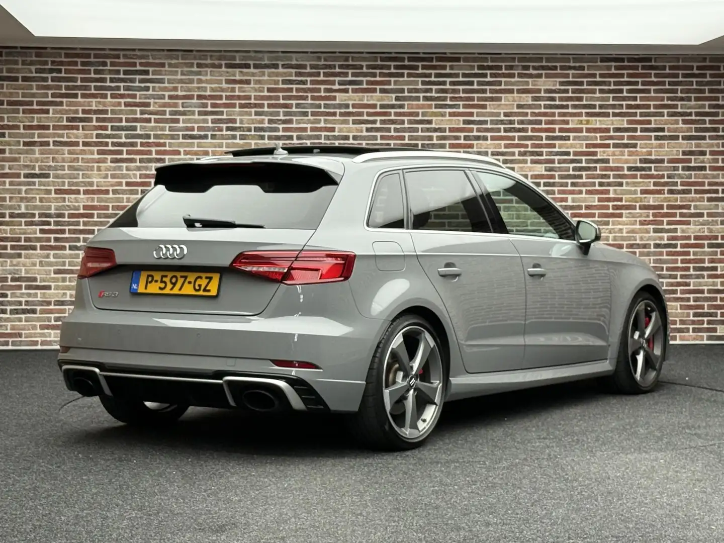 Audi RS3 2.5TFSI RS3 quattro Panoramadak Facelift Dealer Grijs - 2