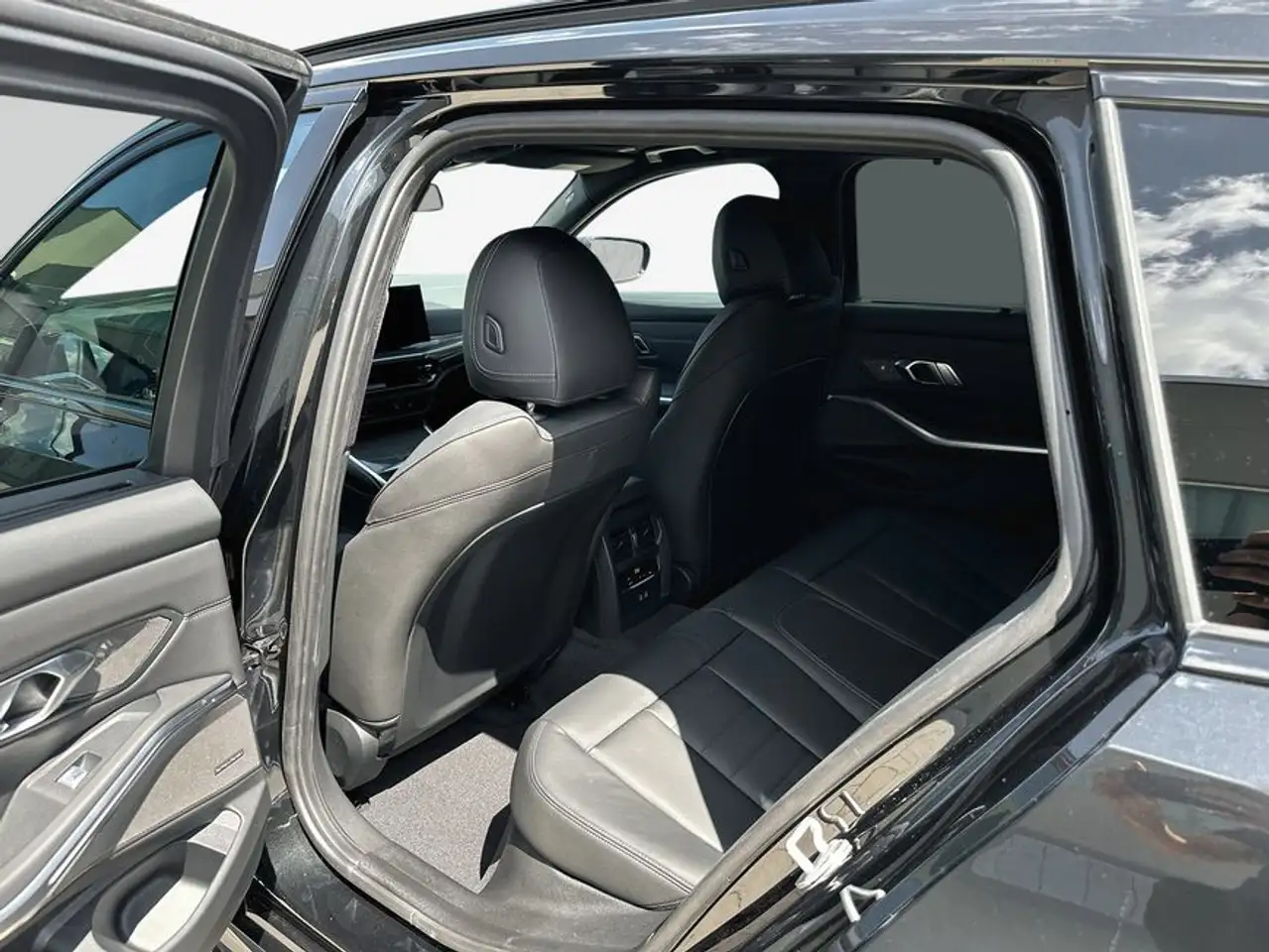 BMW 320 d Touring xDrive Aut. 140 kW, 5-türig (Diesel) 12