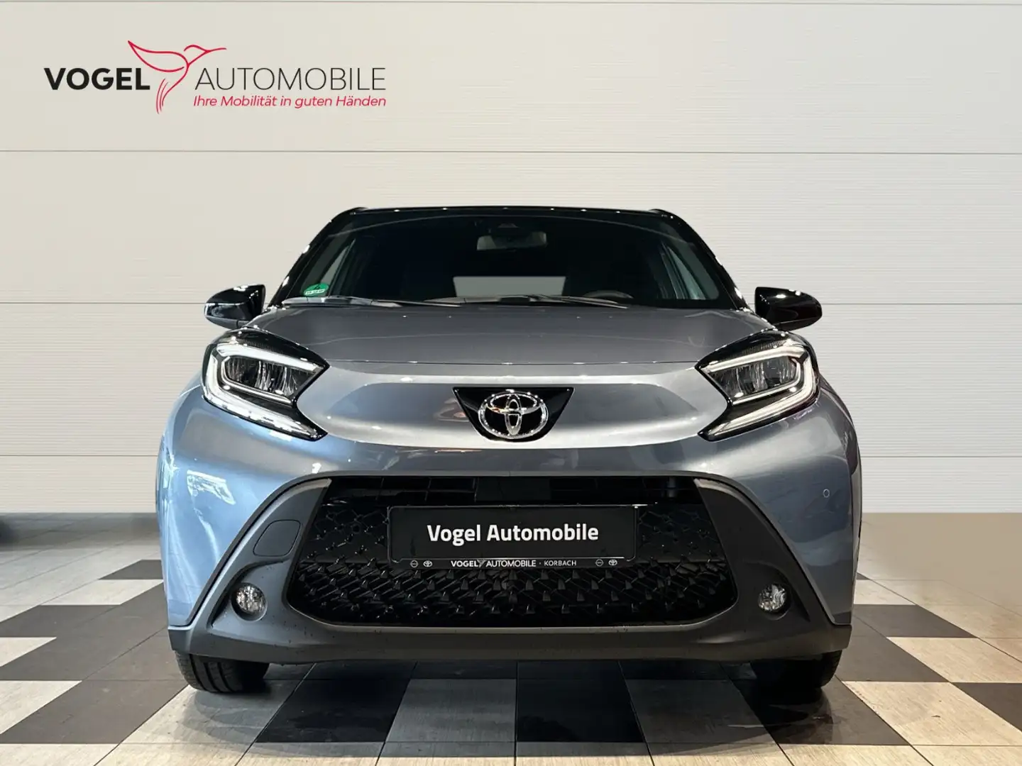 Toyota Aygo 1.0 Teamplayer Kam.+Navi+ACC+Fernlichtass. Gris - 2