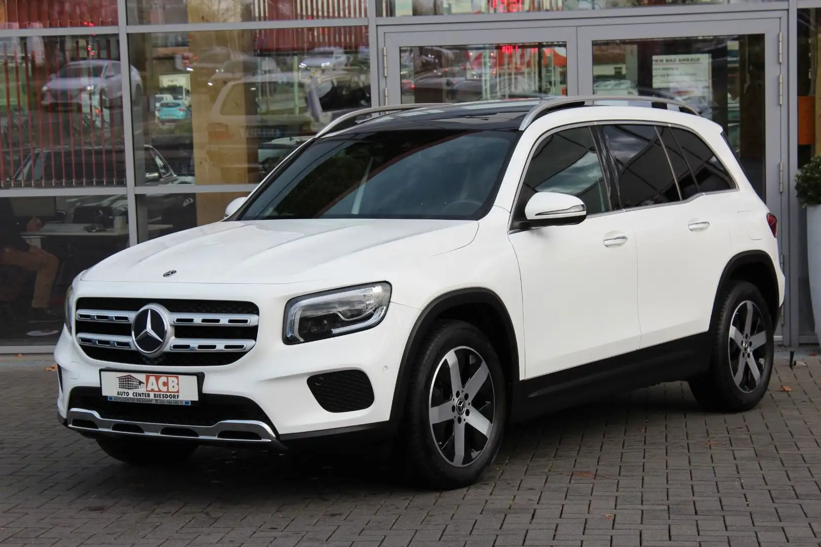 Mercedes-Benz GLB 220 d 4-M Distronic LED Pano AHK Navi Burm. Blanc - 2