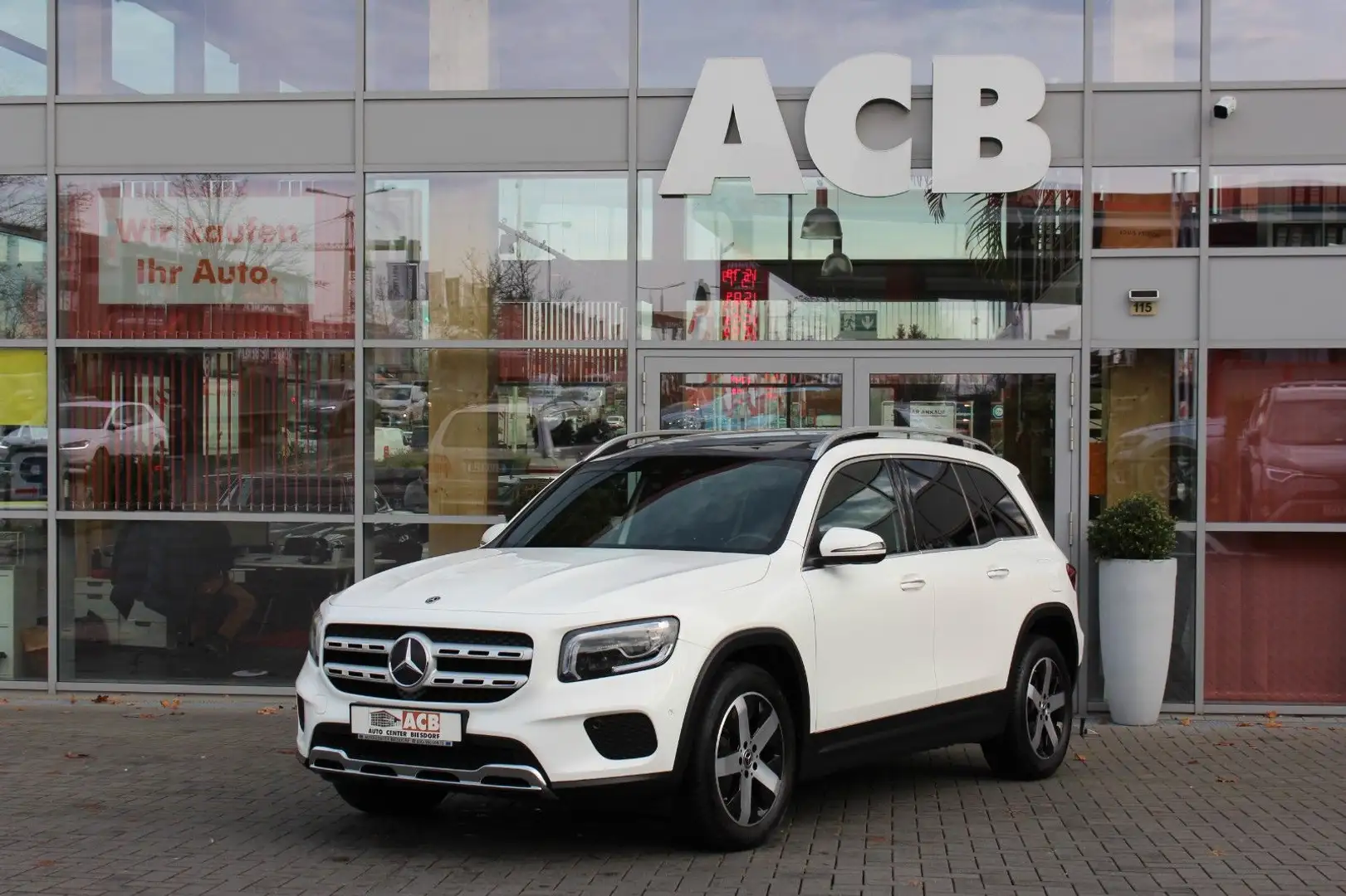 Mercedes-Benz GLB 220 d 4-M Distronic LED Pano AHK Navi Burm. Blanc - 1