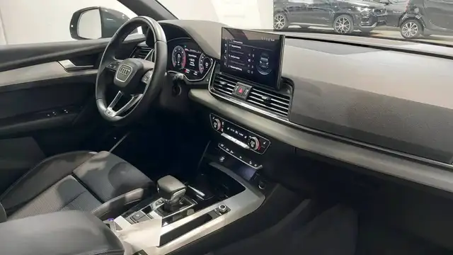 Audi Q5 view 9
