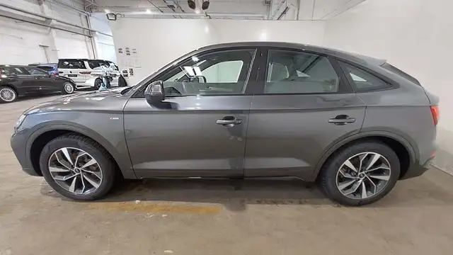 Audi Q5 view 3