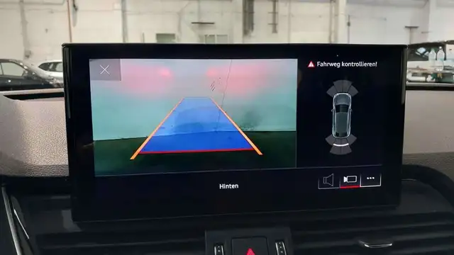 Audi Q5 view 11