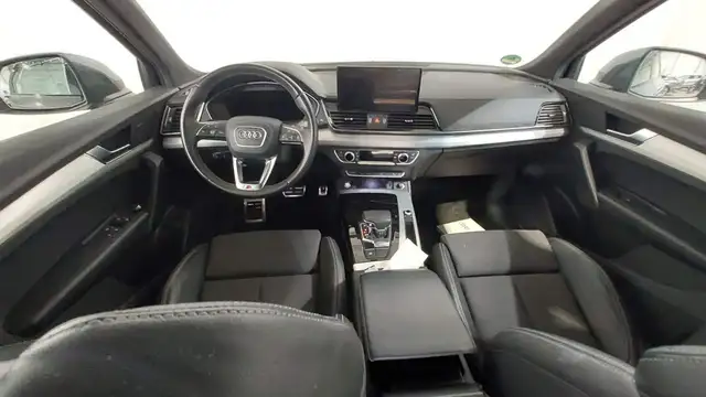 Audi Q5 view 8
