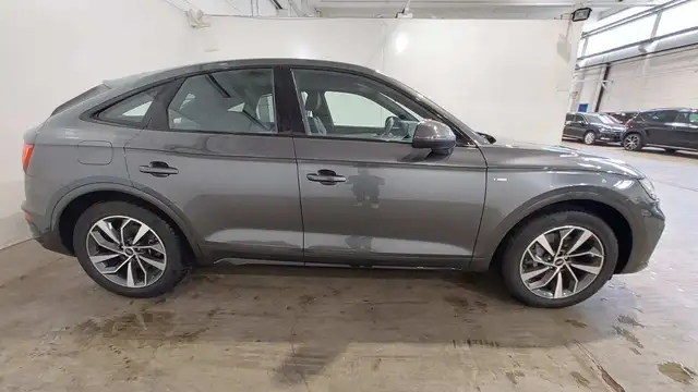 Audi Q5 view 4