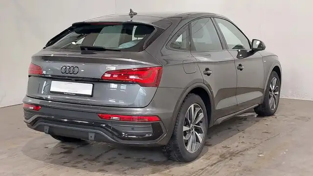 Audi Q5 view 5