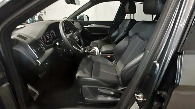 Audi Q5 view 10
