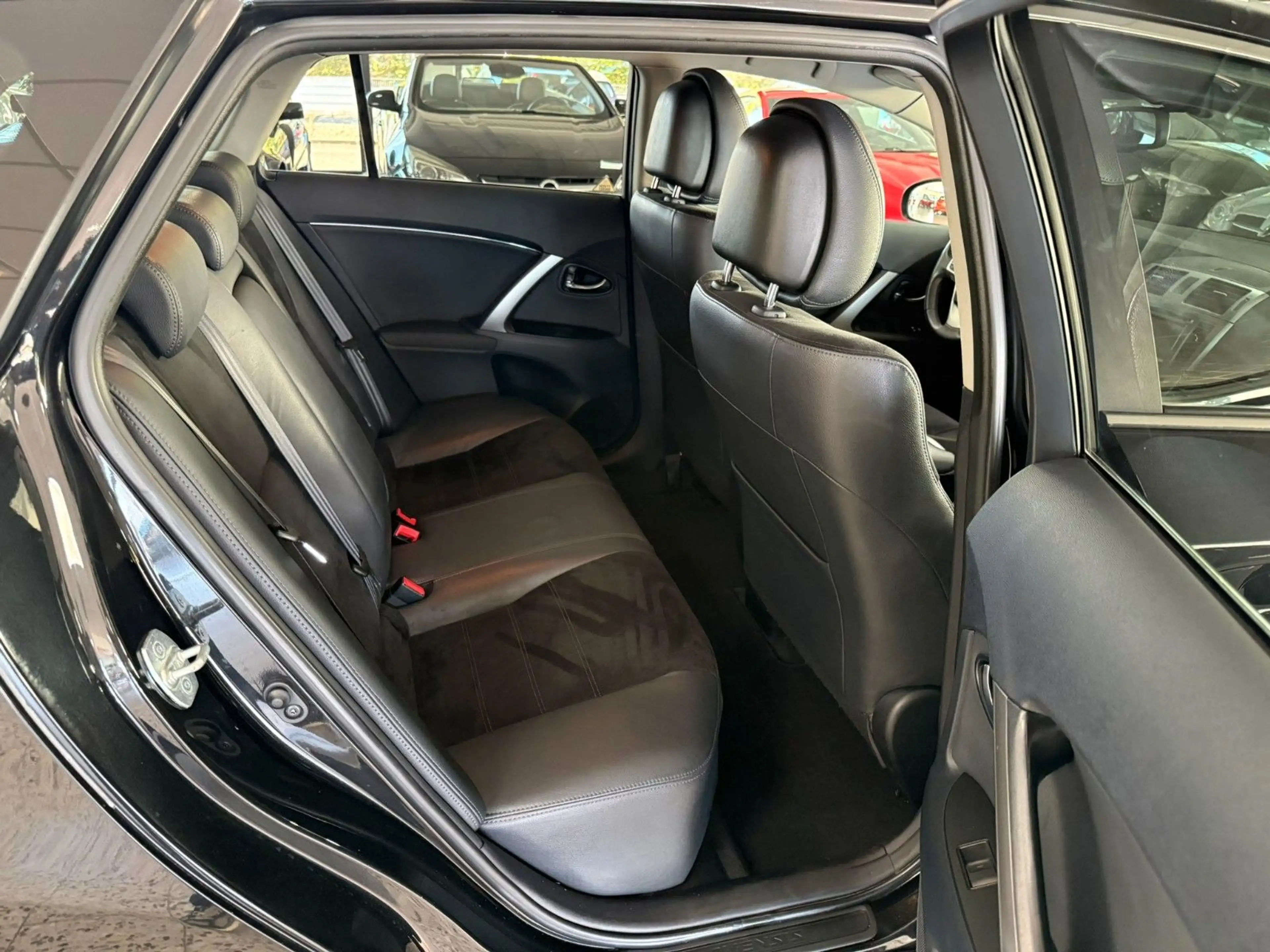 Toyota Avensis 1.8 Kombi Executive/Xenon/Kamera/1.Hand — photo 12