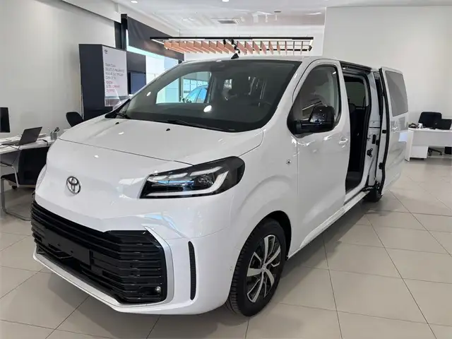 Toyota Proace Family Largo 2.0D 8pl. Advance 150