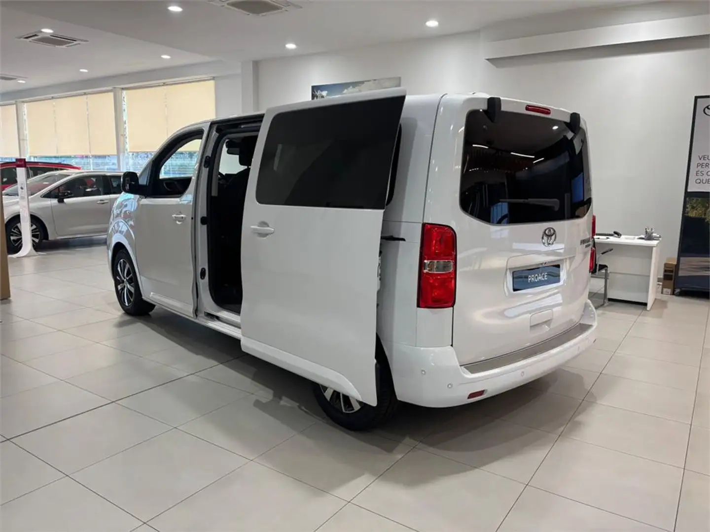 Toyota Proace Family Largo 2.0D 8pl. Advance 150 - 2