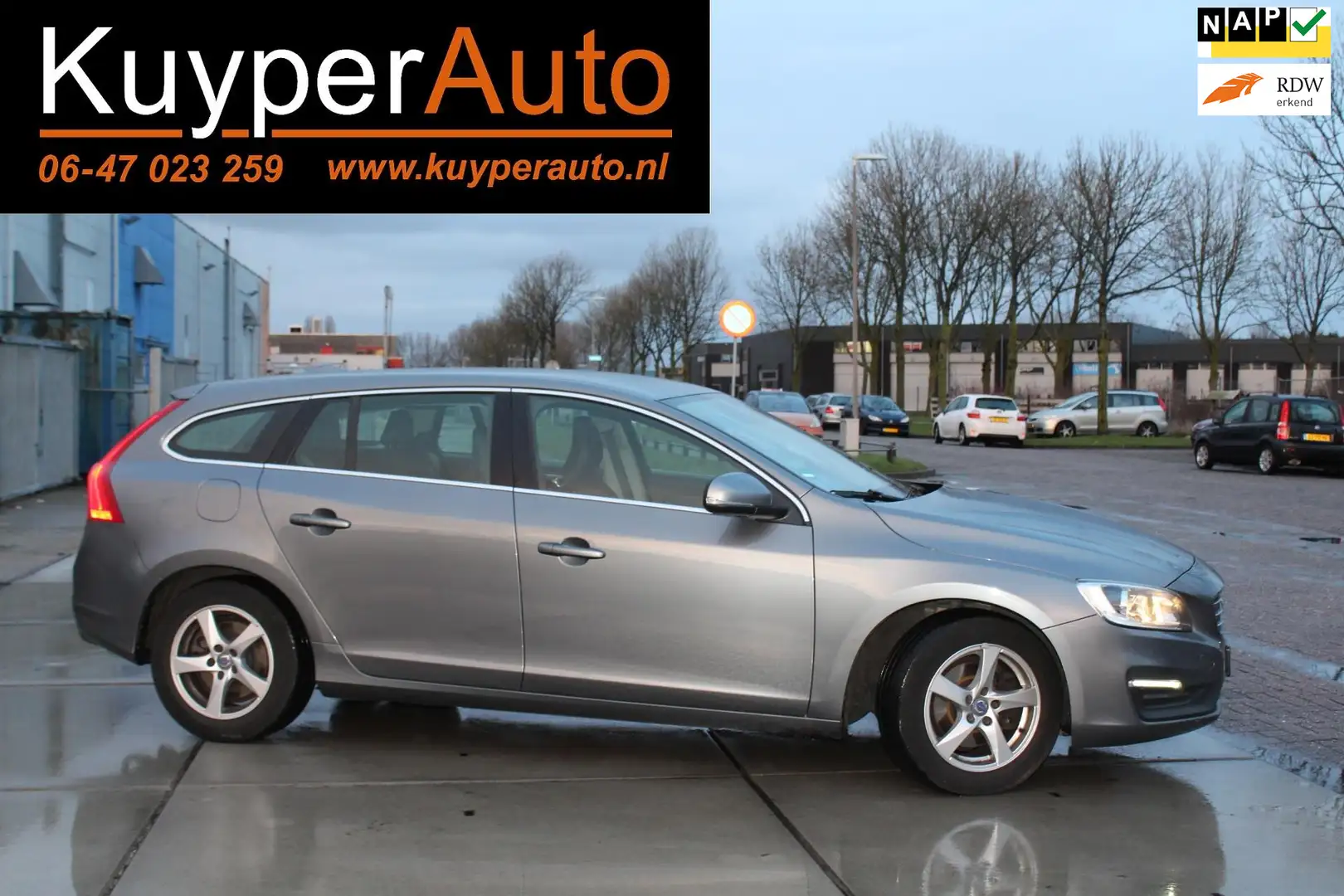 Volvo V60 2.0 D3 Nordic+ .. nl auto NAP h, leder*clima *led* Grijs - 1
