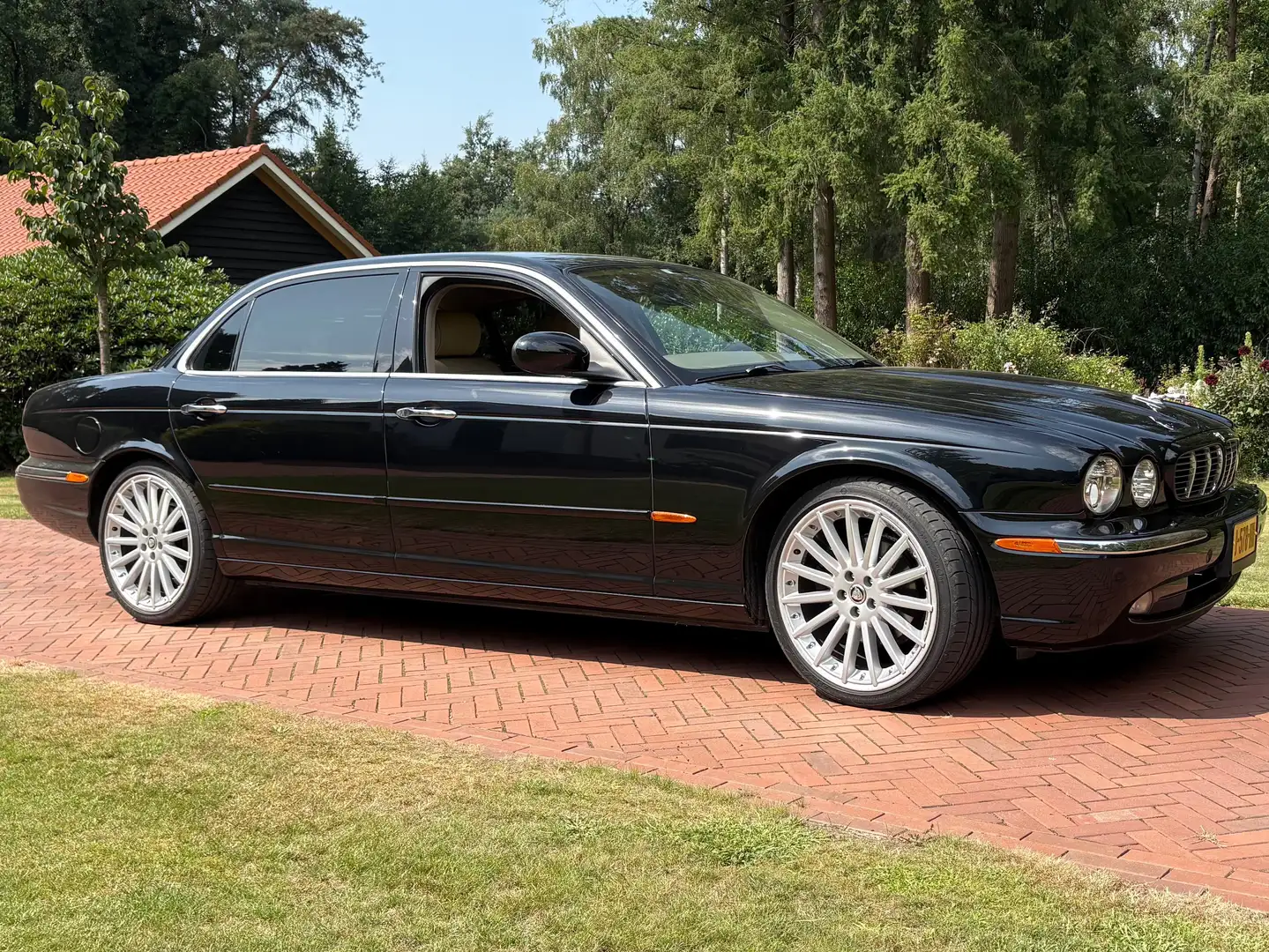 Jaguar XJ8 XJ8 3.5 V8 LWB Černá - 1