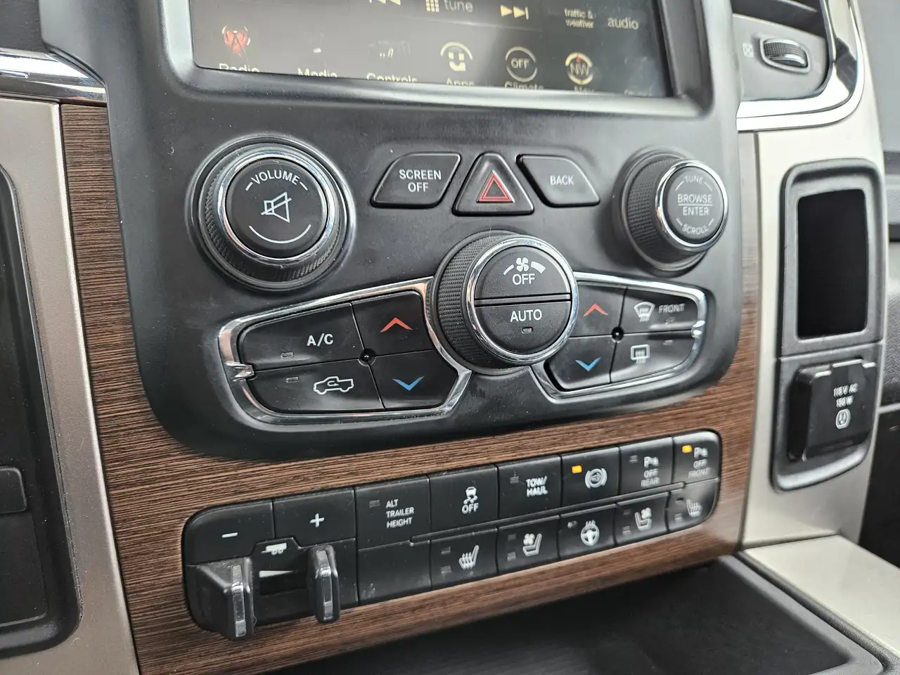 RAM 3500 снимка RAM 3500