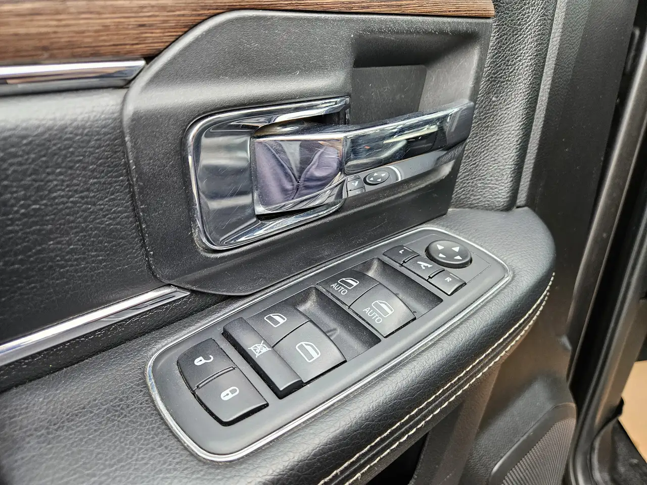 RAM 3500 снимка RAM 3500