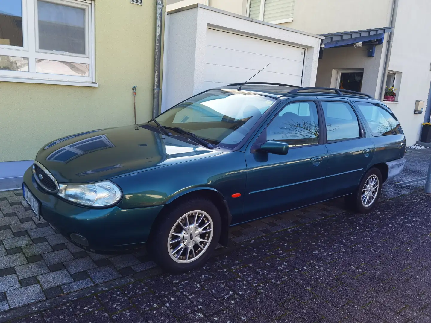 Ford Mondeo Mondeo Turnier 16V Ghia Zöld - 1