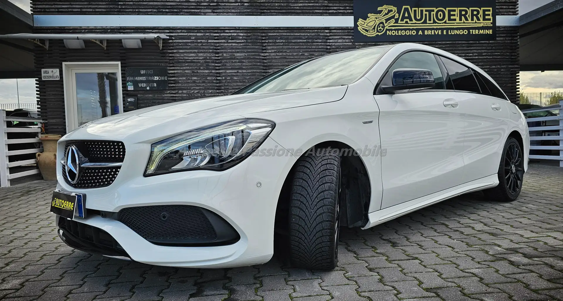 Mercedes-Benz CLA 200 d 4matic Shooting Brake Premium Weiß - 2