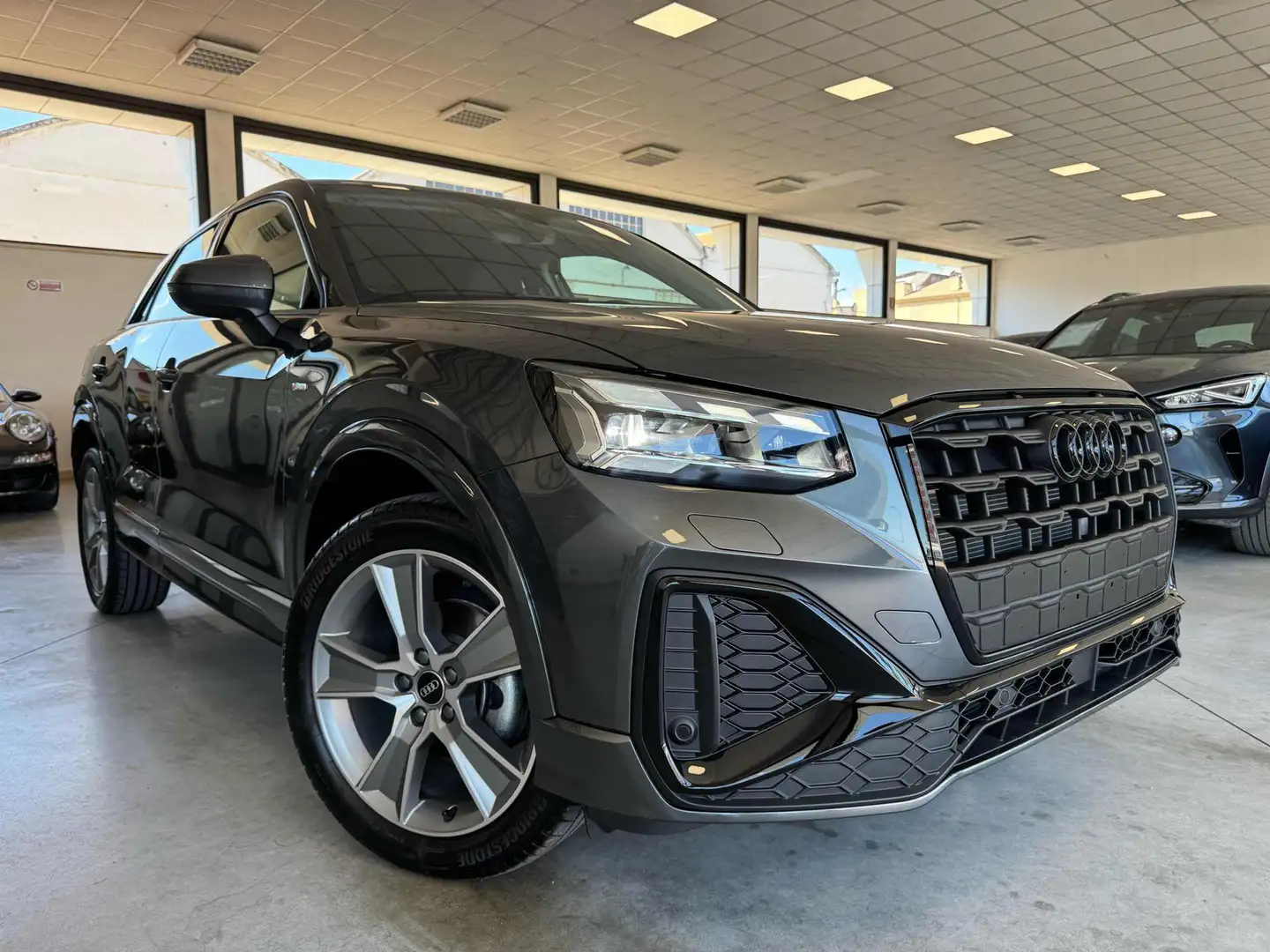 Audi Q2 30 TDI S tronic S line Edition Grigio - 2
