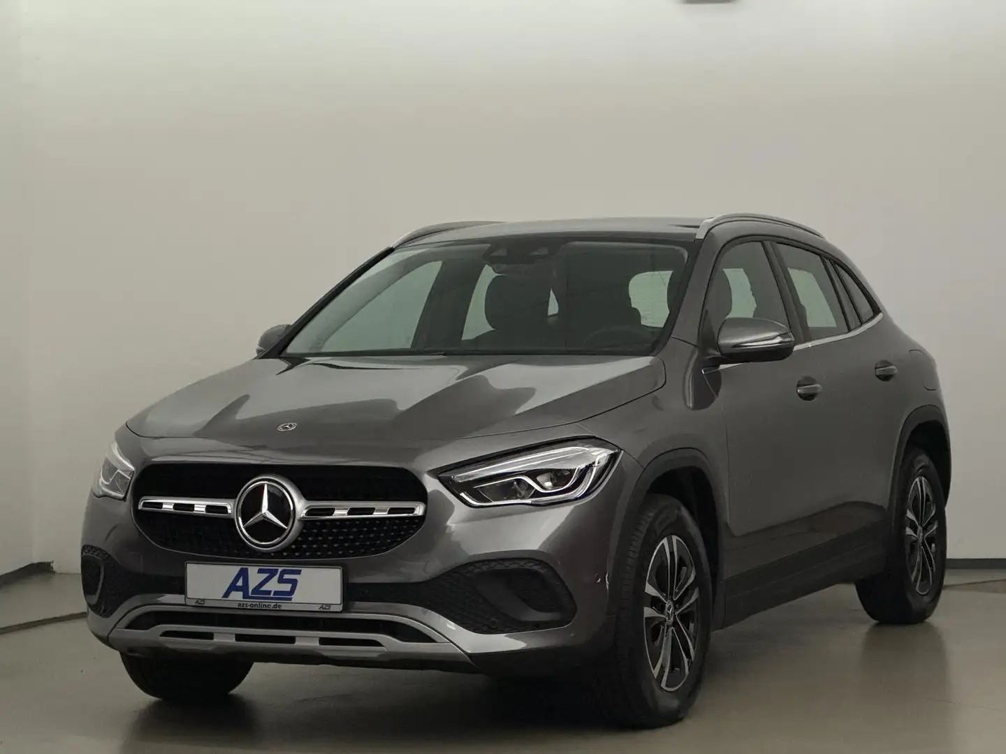 Mercedes-Benz GLA 180 d Style Navi LED Keyless Virtual Kamera Šedá - 2