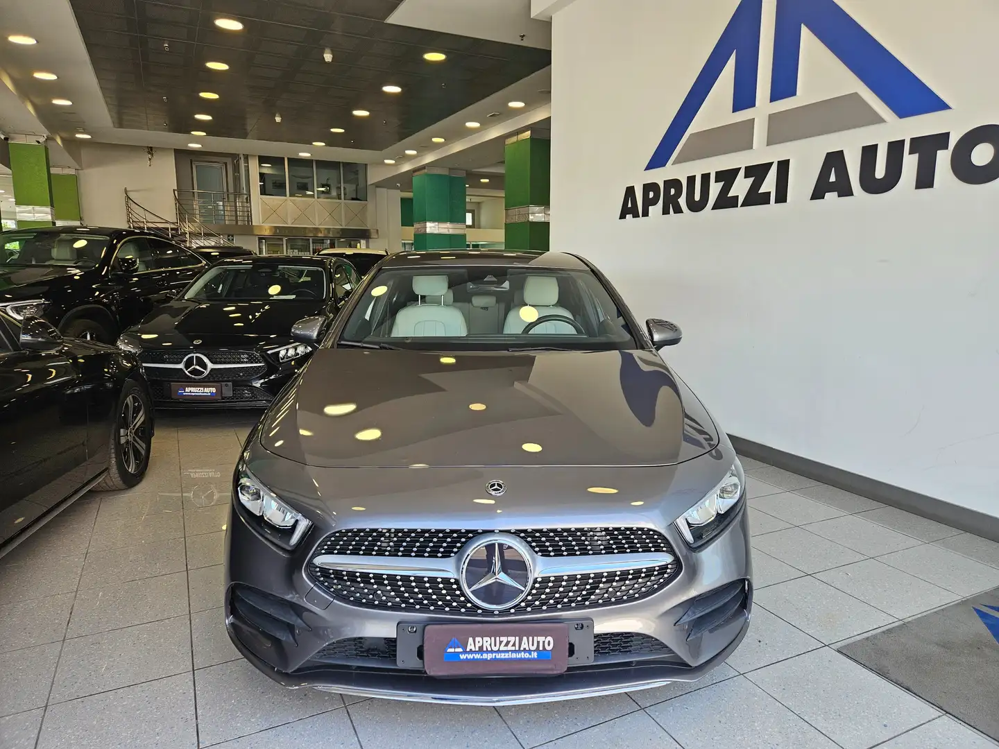Mercedes-Benz A 180 d Sport auto PELLE RETROCAM NAVI SENSORI Grigio - 2