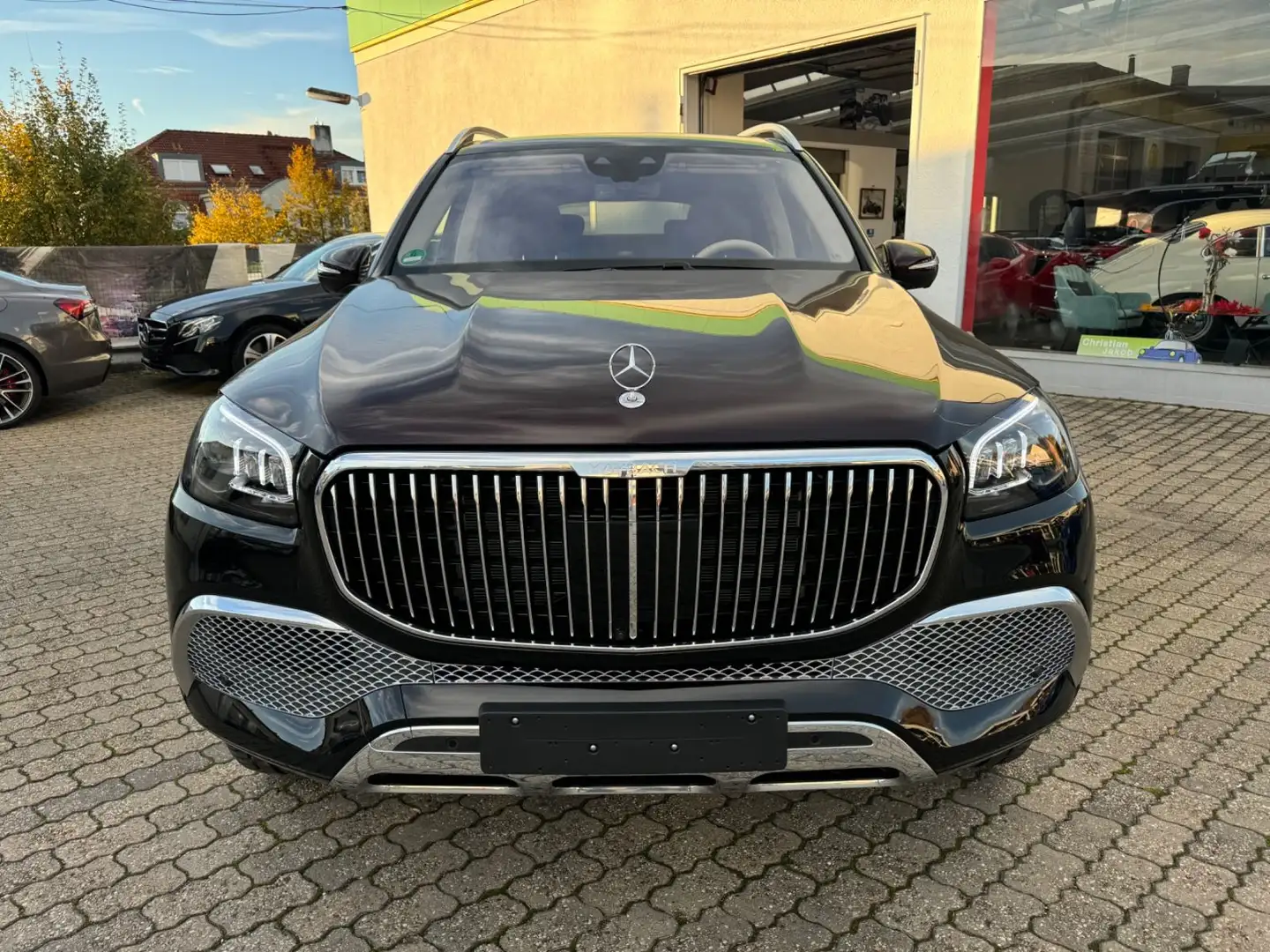 Mercedes-Benz GLS 600 Maybach 4Matic Schwarz - 2