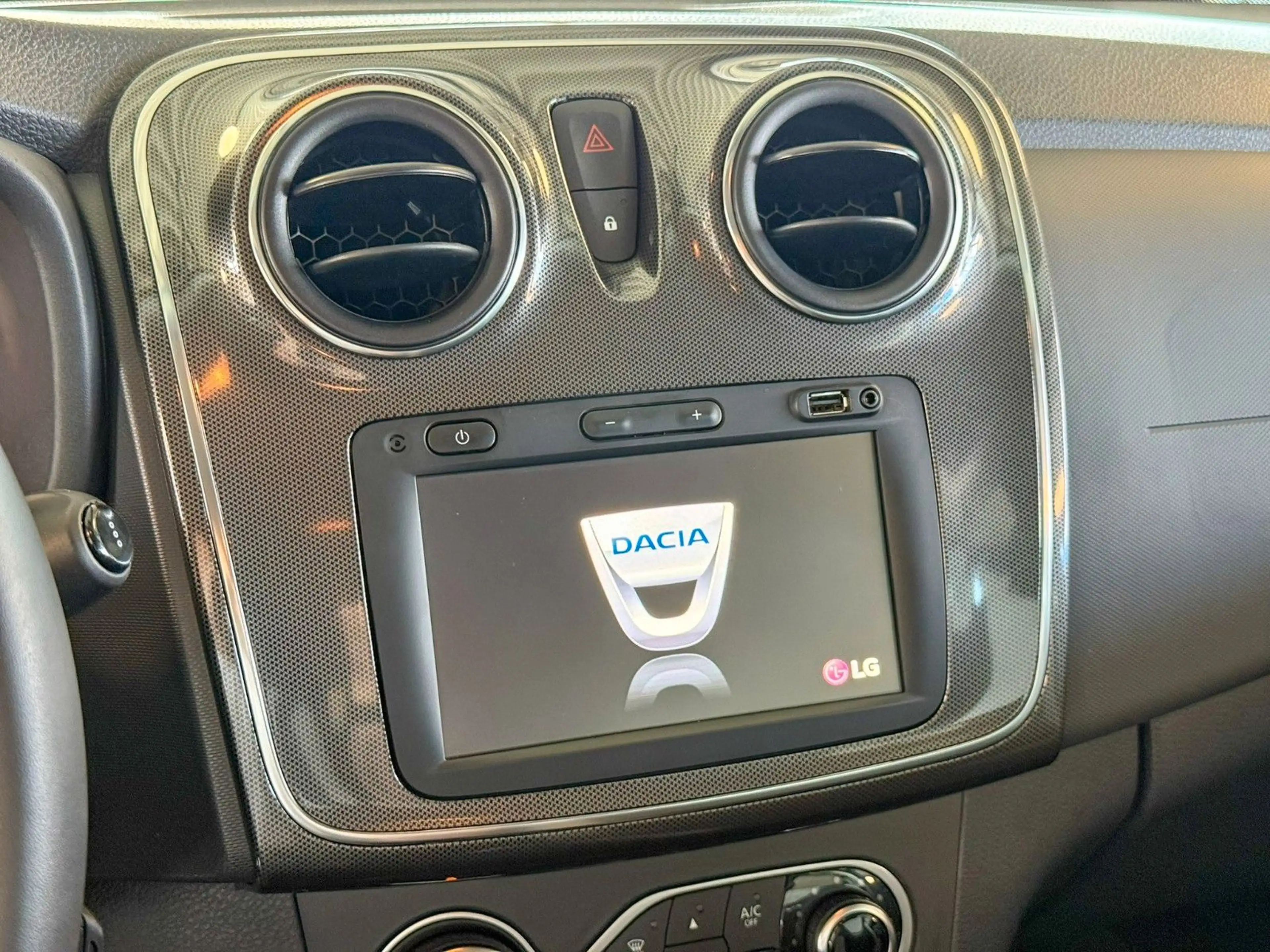 Dacia Logan MCV II Kombi Stepway | Kamera | Klimaauto. — photo 27