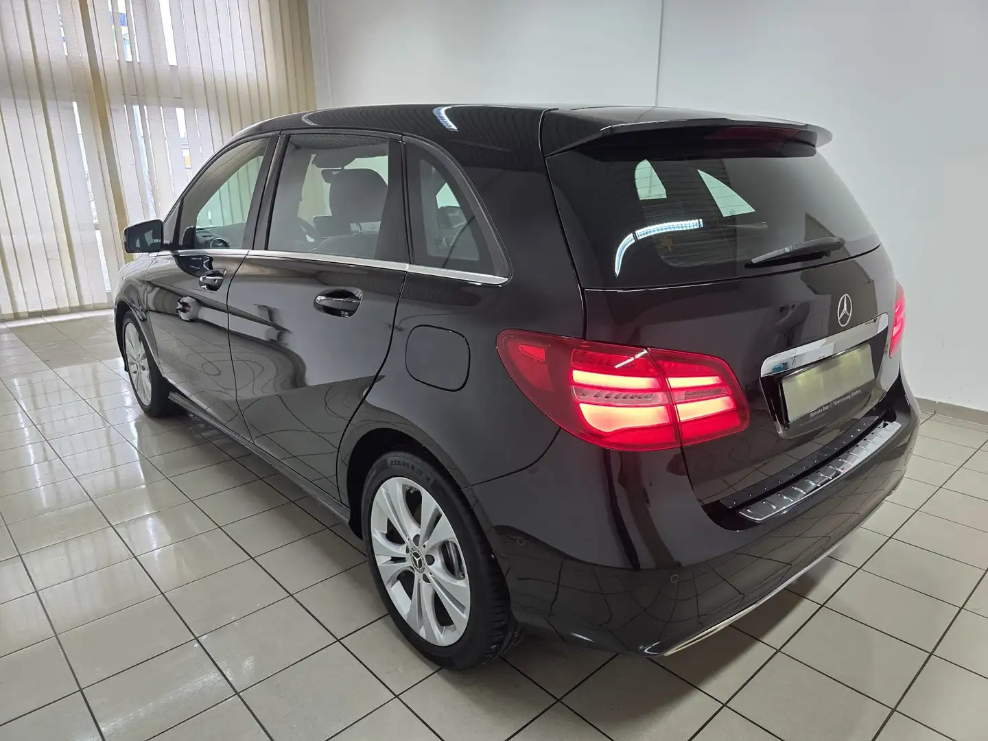 Mercedes-Benz B 220 d Edition B DCT LED T-Leder Sport Kamera Schwarz - 2