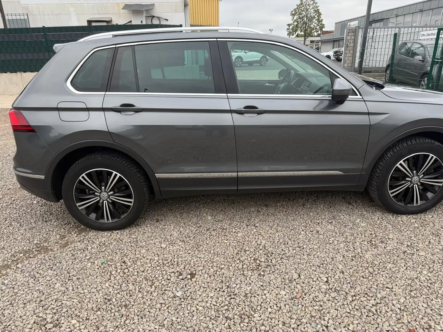 Volkswagen Tiguan Highline BMT/Start-Stopp 4Motion Gris - 2